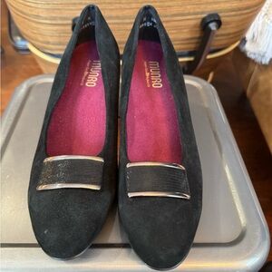 Munro Mara Suede Heels — Black